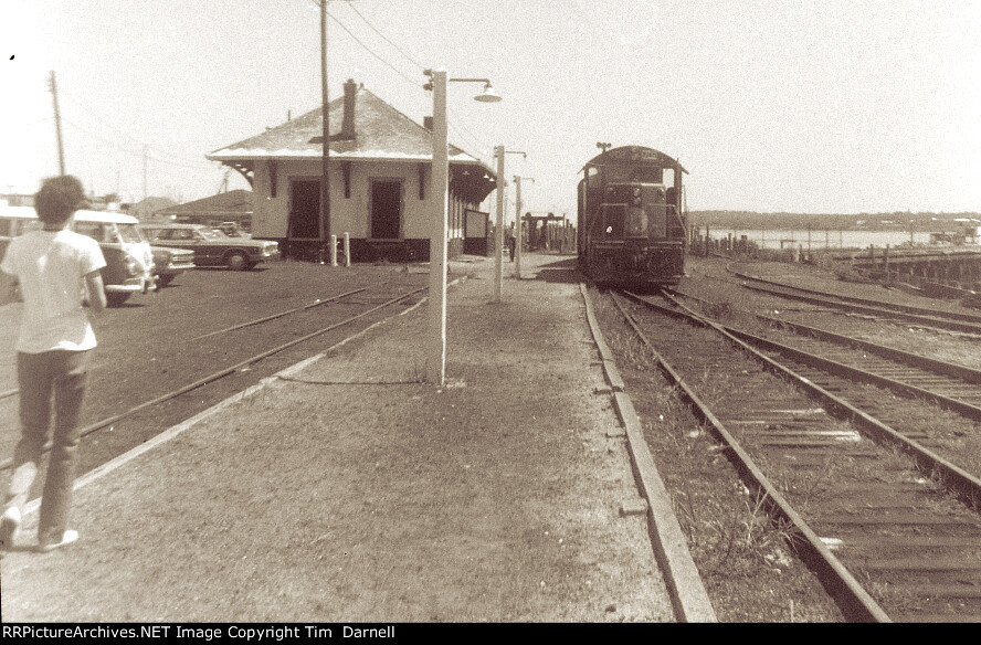 PNCX 1702 at the station building & switch to runaround